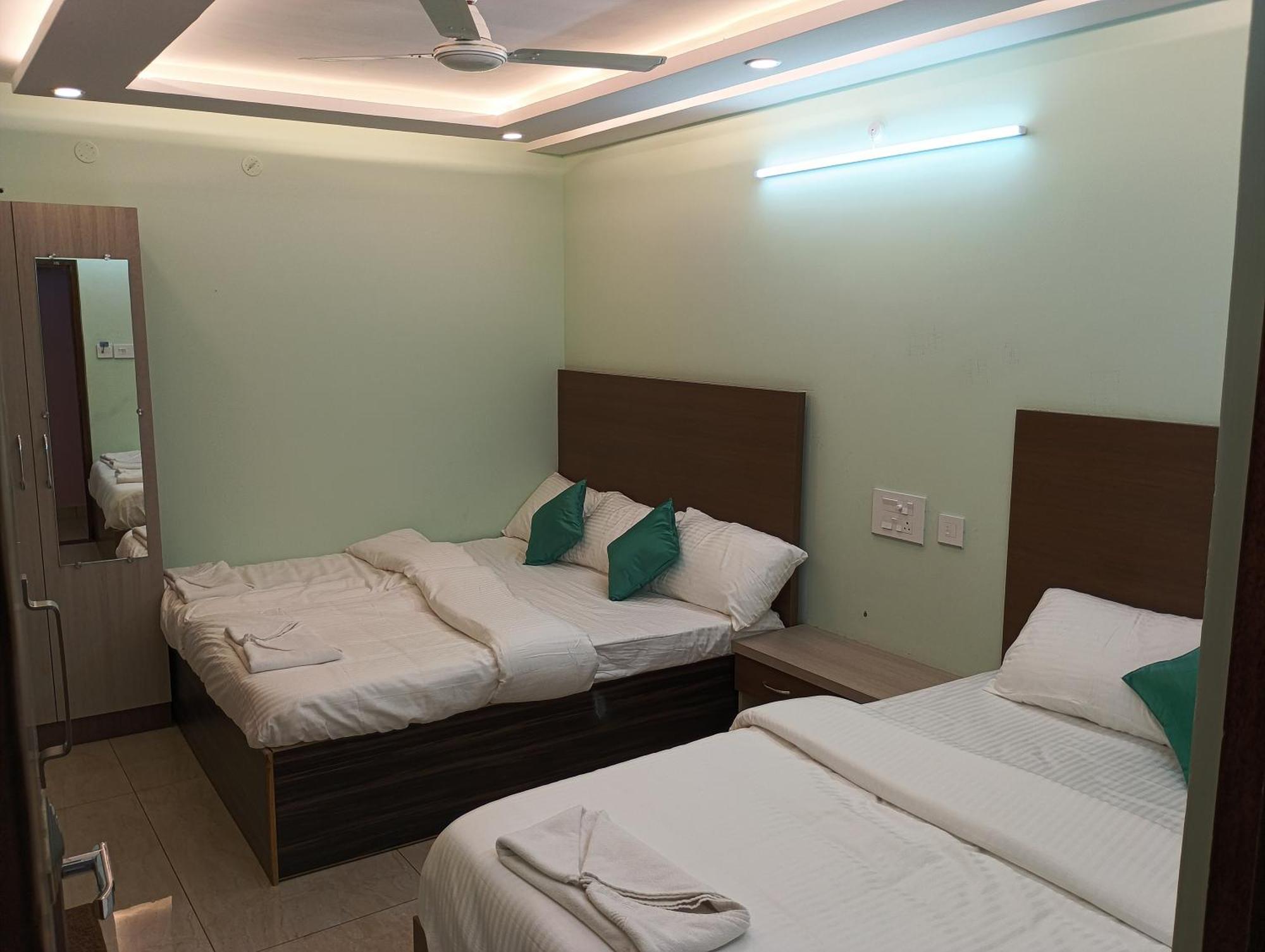 Hotel Malar Park Tiruvannāmalai Zimmer foto